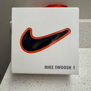 Nike Swoosh 1 3c